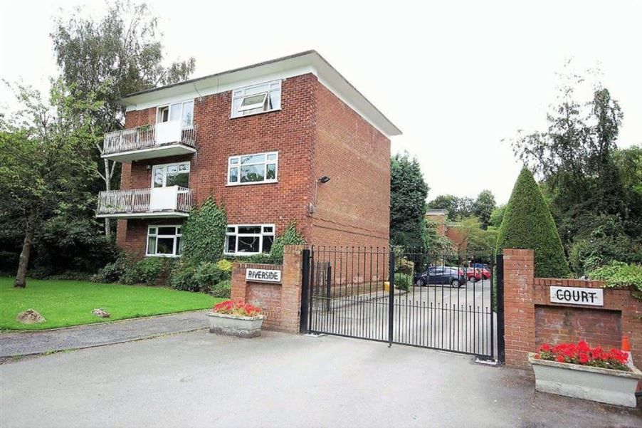 2 Bed Flat Flat/apartment To Rent - Photograph 1