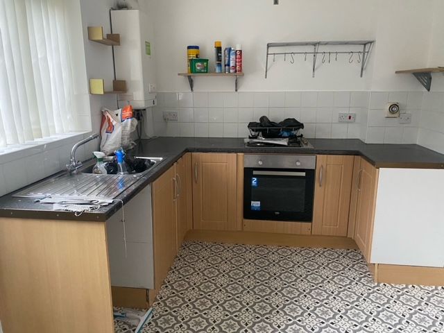 2 Bed Mid Terraced House To Rent - Photograph 6