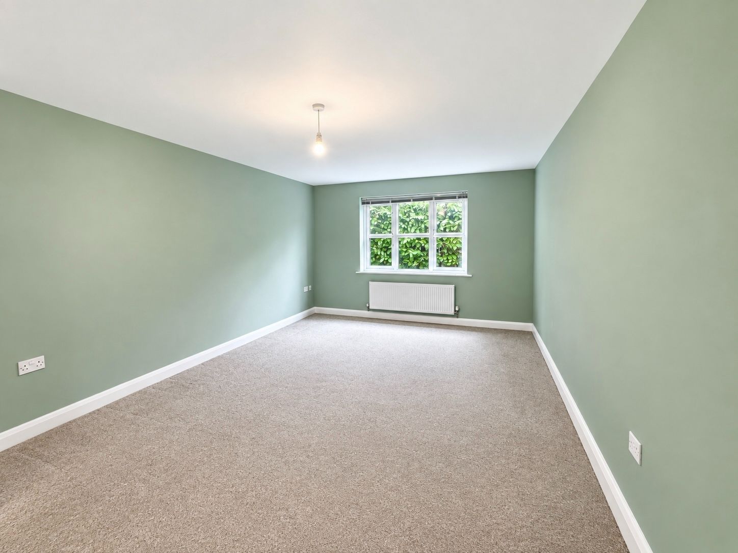 2 Bed Apartment Flat/apartment For Sale - Photograph 3
