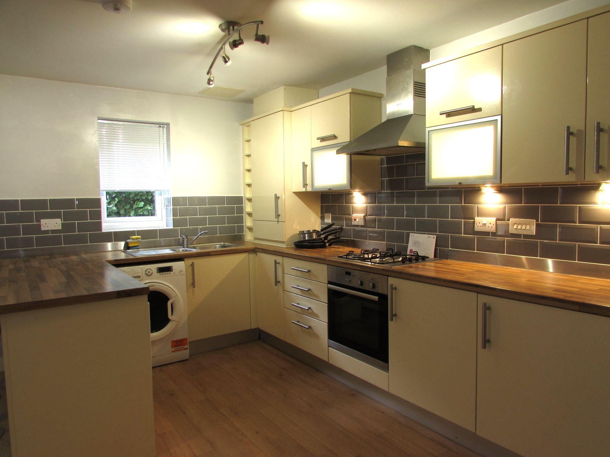 2 Bed Apartment Flat/apartment For Sale - Kitchen