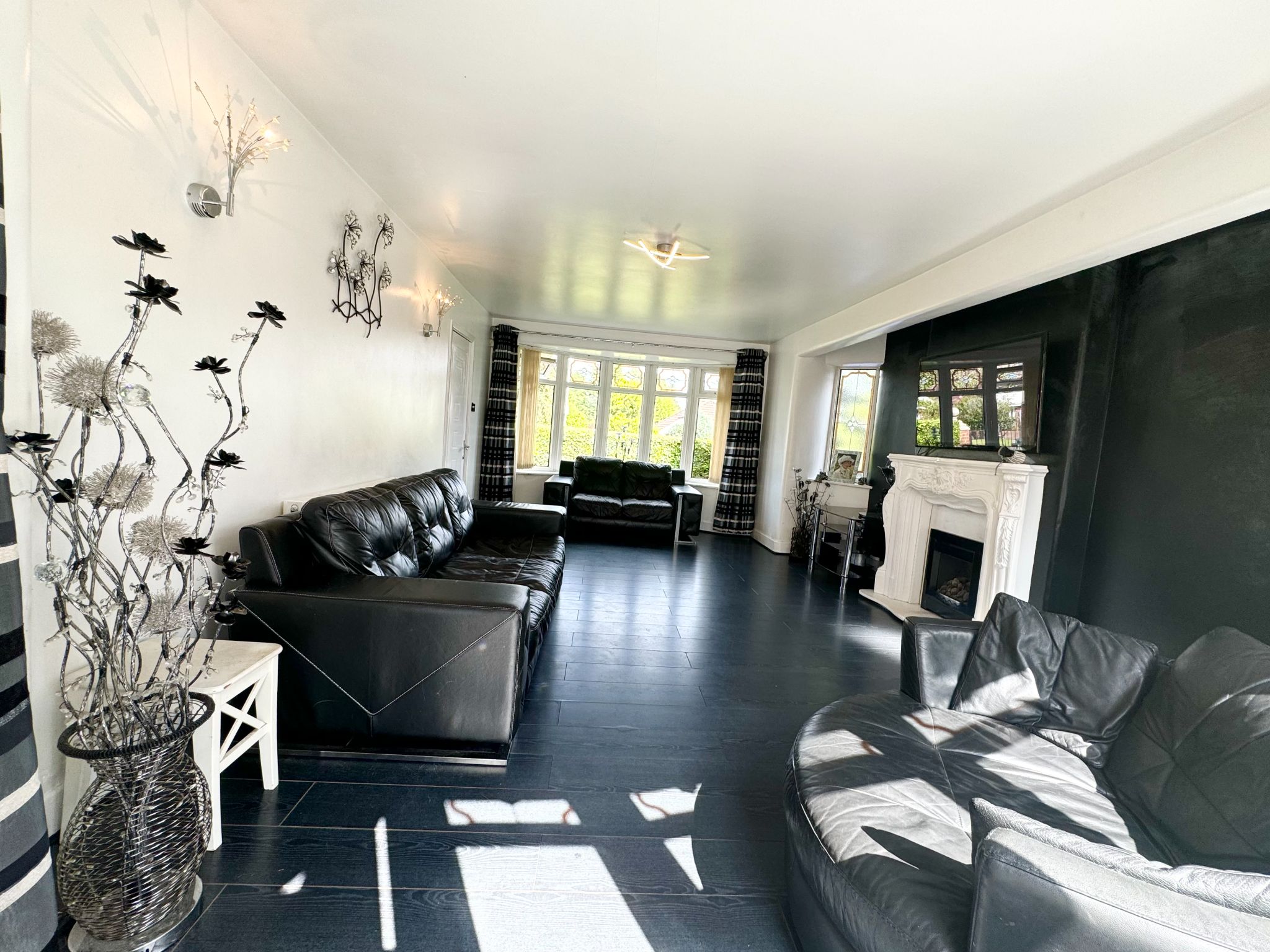 4 Bed Detached House For Sale - Photograph 9