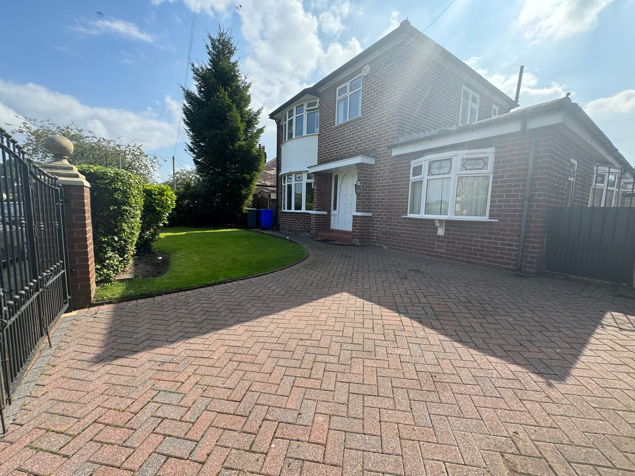 4 Bed Detached House For Sale - Photograph 34