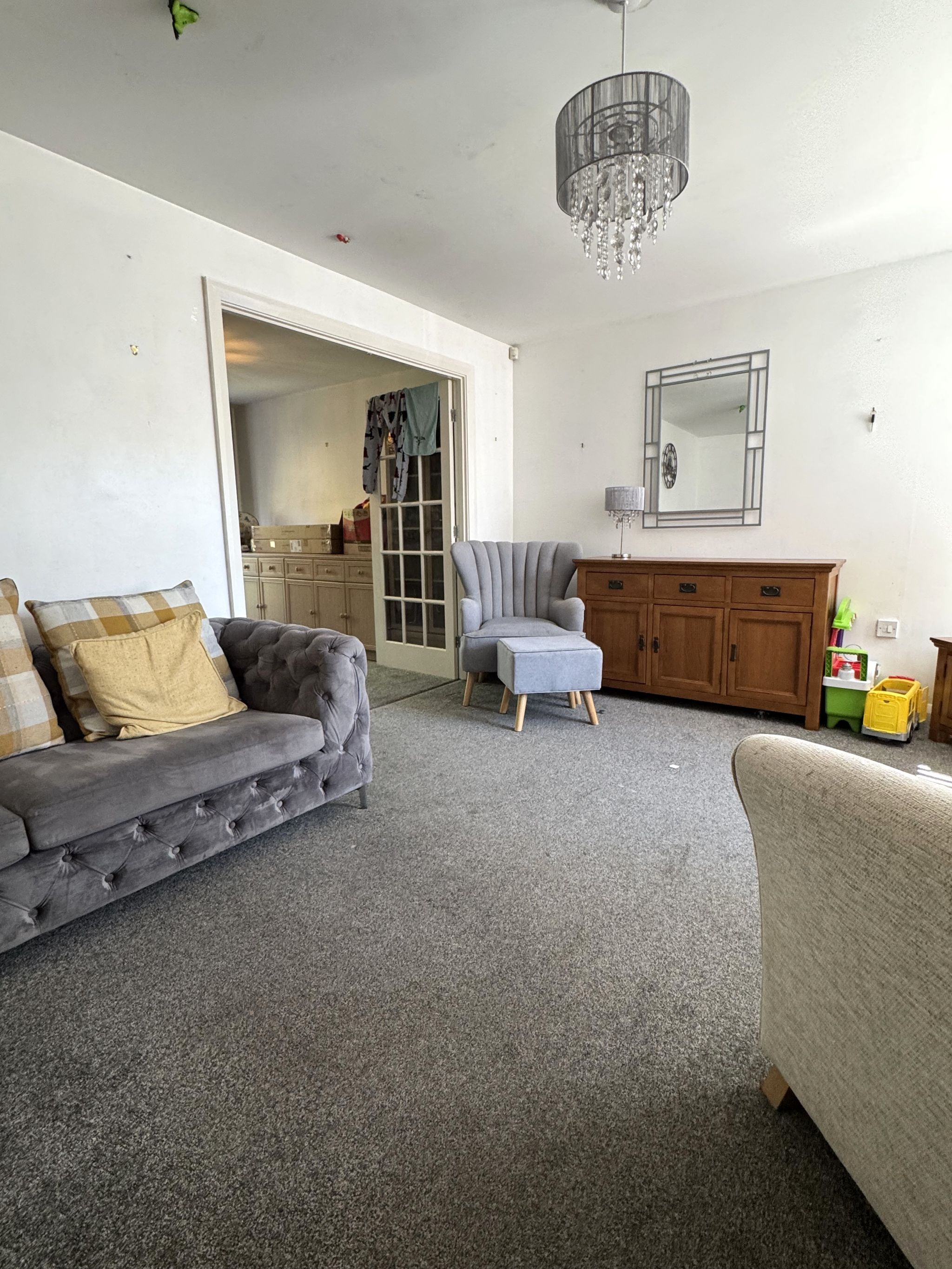 3 Bed Semi-detached House For Sale - Photograph 6