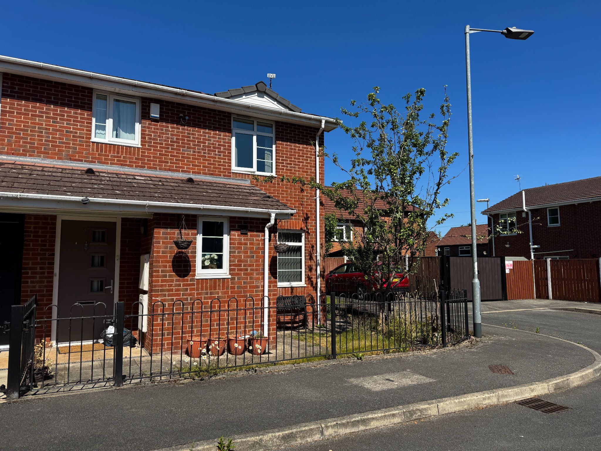 3 Bed Semi-detached House For Sale - Photograph 1