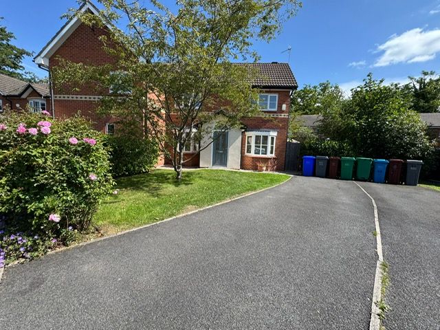 3 Bed Semi-detached House To Rent - Photograph 1