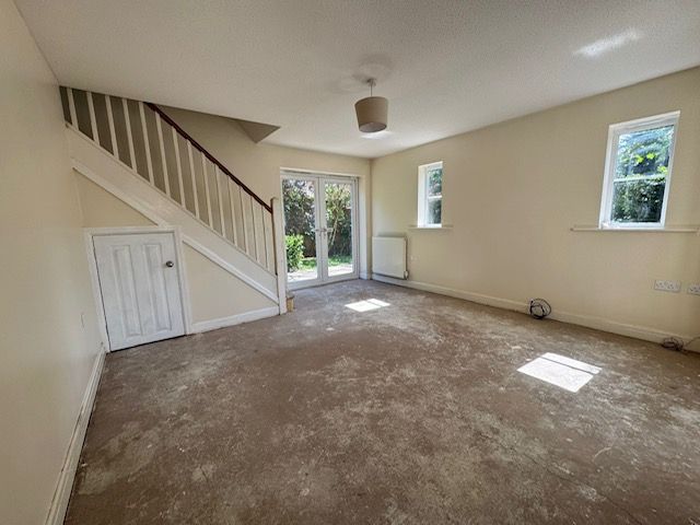 3 Bed Semi-detached House To Rent - Photograph 3