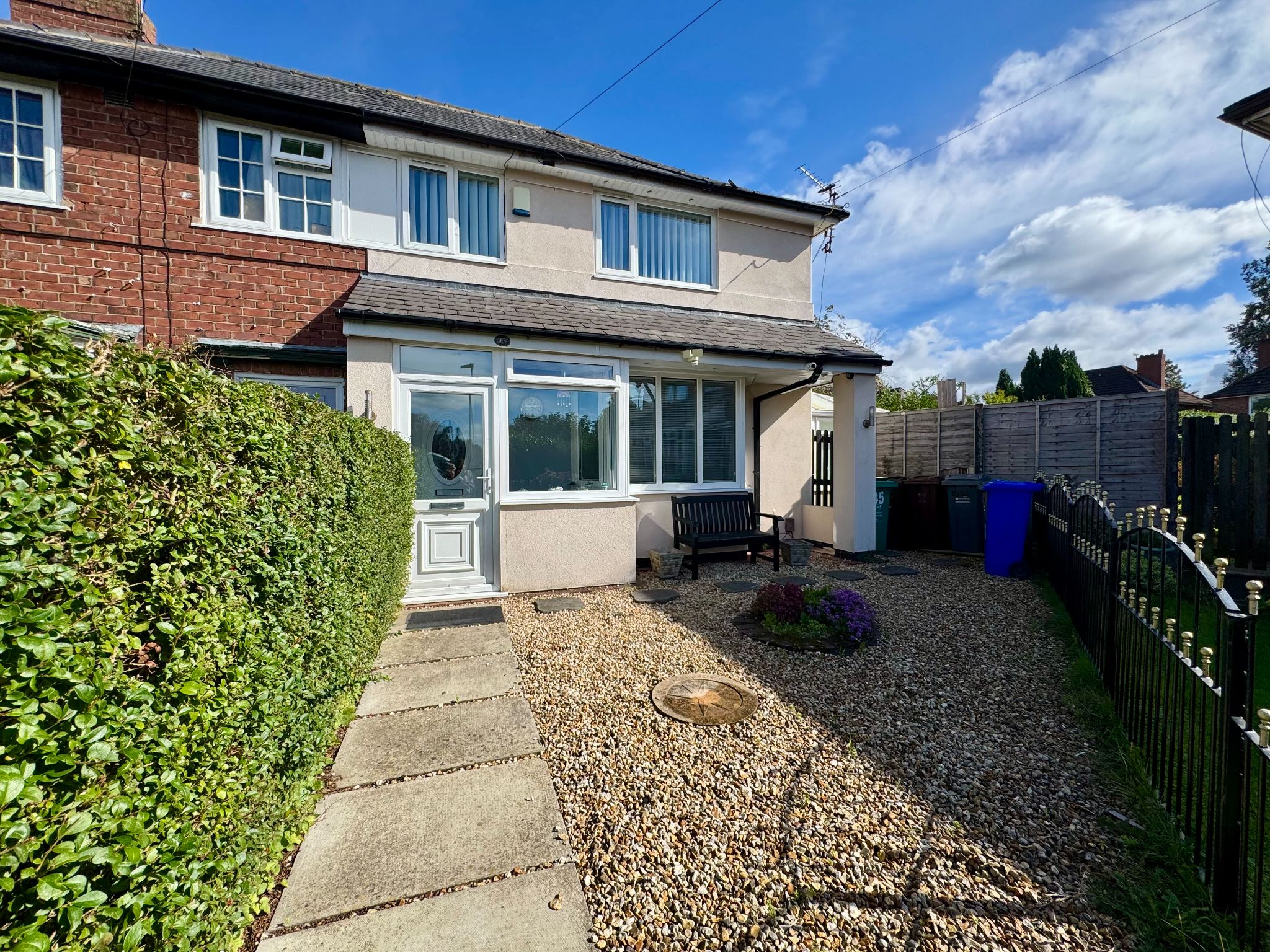 3 Bed Semi-detached House To Rent - Photograph 1