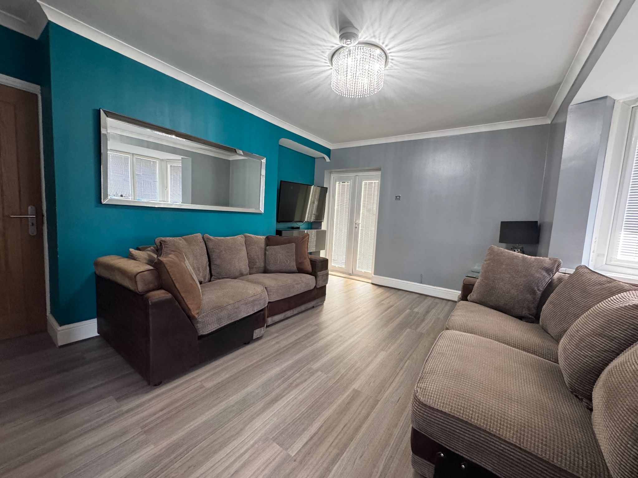 3 Bed Semi-detached House To Rent - Photograph 2