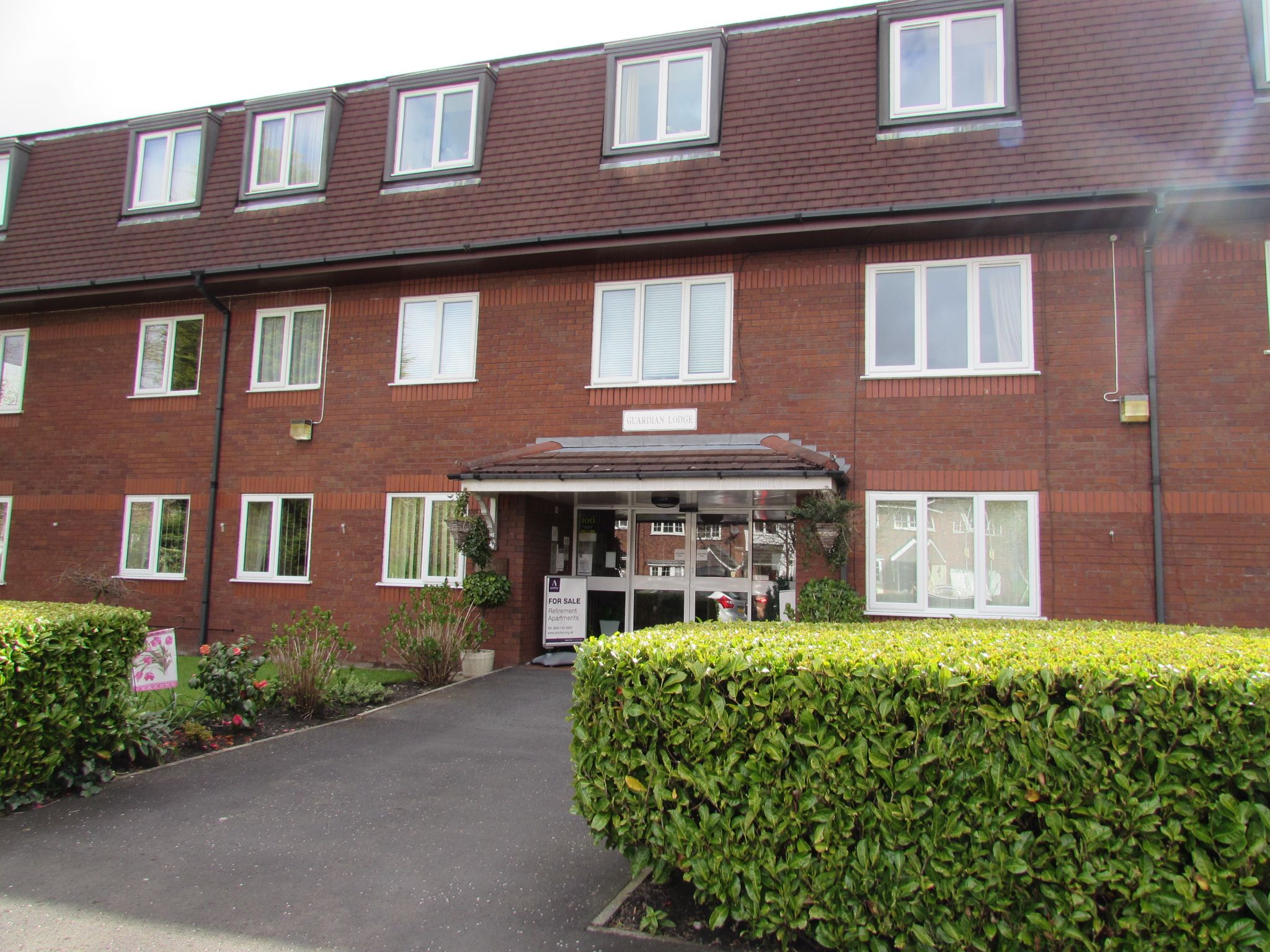 1 Bed Apartment Flat/apartment For Sale - Photograph 1