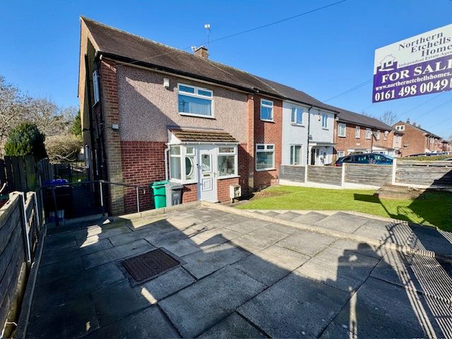 4 Bed End Terraced House For Sale - Photograph 2