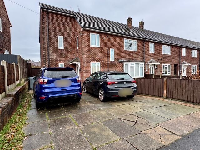 4 Bed End Terraced House For Sale - Photograph 1