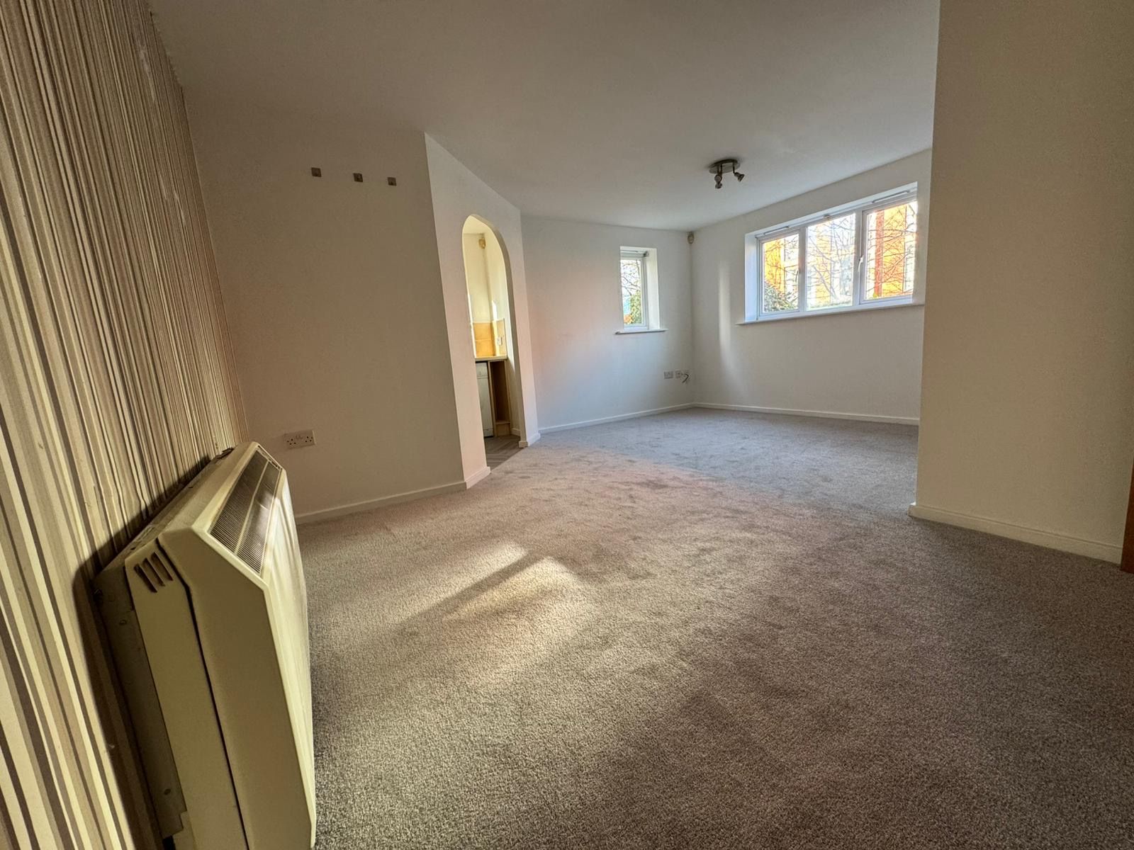 2 Bed Apartment Flat/apartment For Sale - Photograph 7