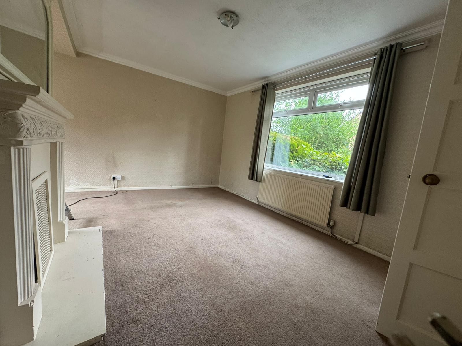3 Bed End Terraced House For Sale - Photograph 2