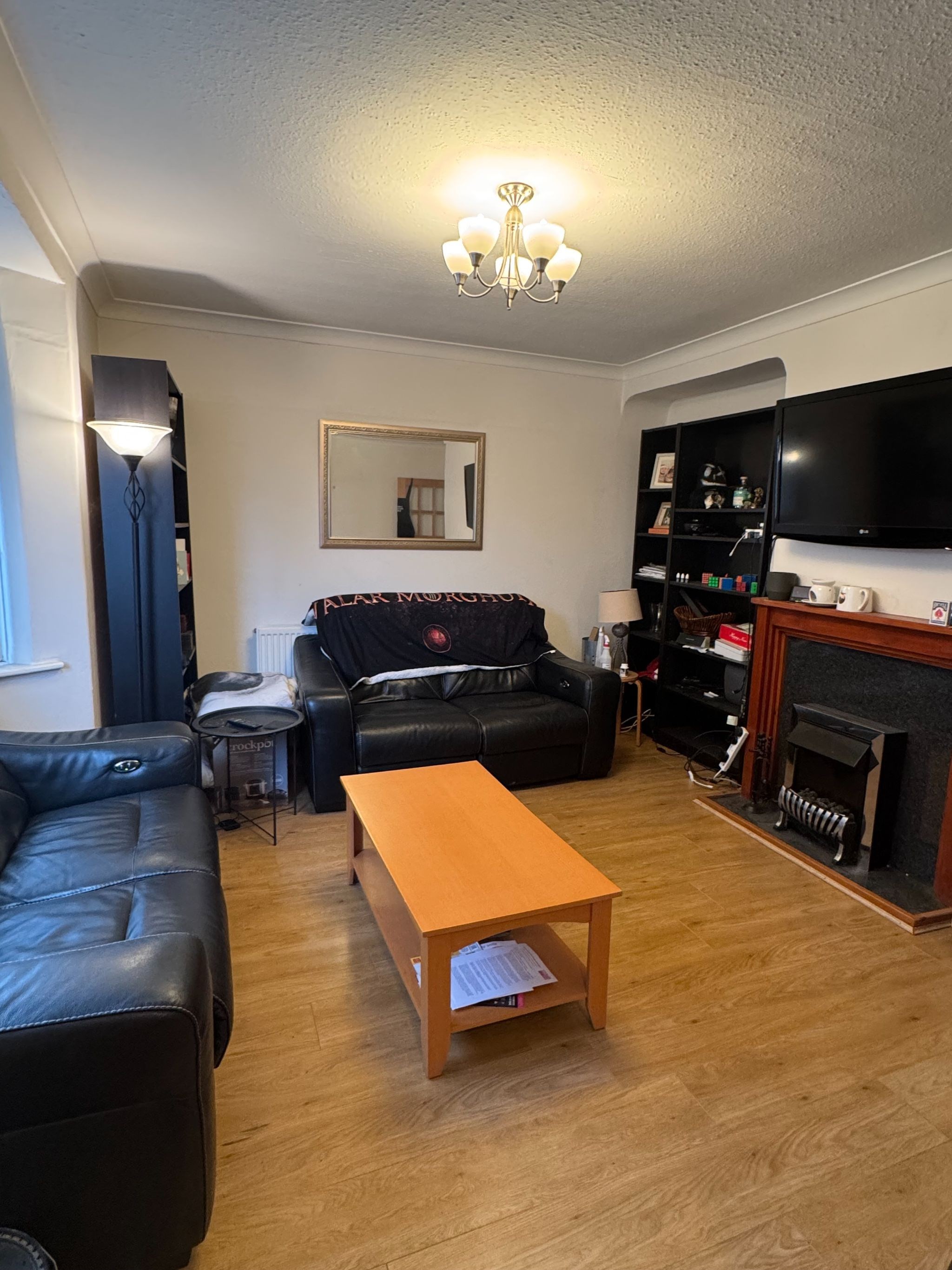 3 Bed Semi-detached House For Sale - Photograph 4