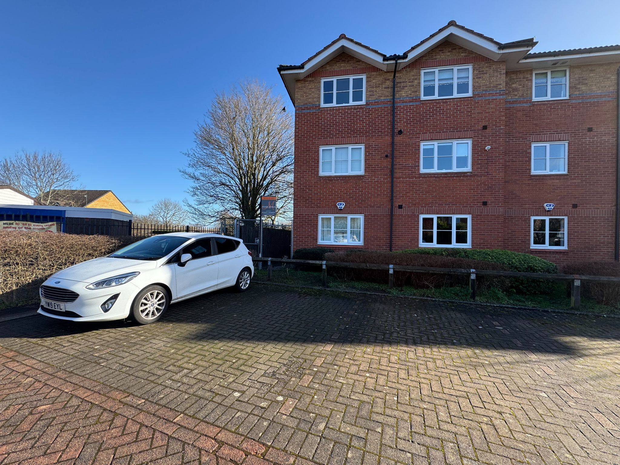 1 Bed Flat Flat/apartment For Sale - Photograph 1