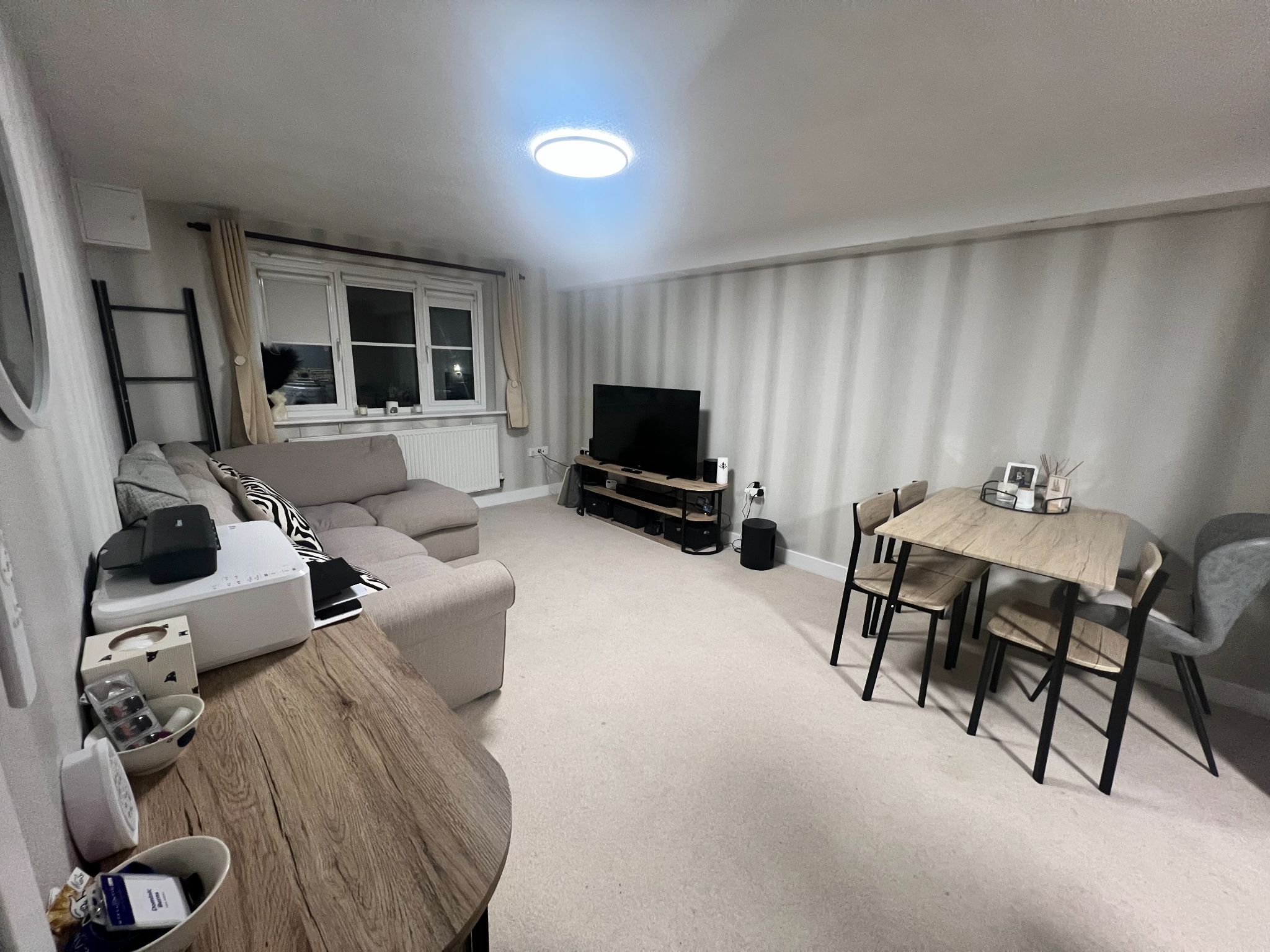 1 Bed Flat Flat/apartment For Sale - Photograph 2