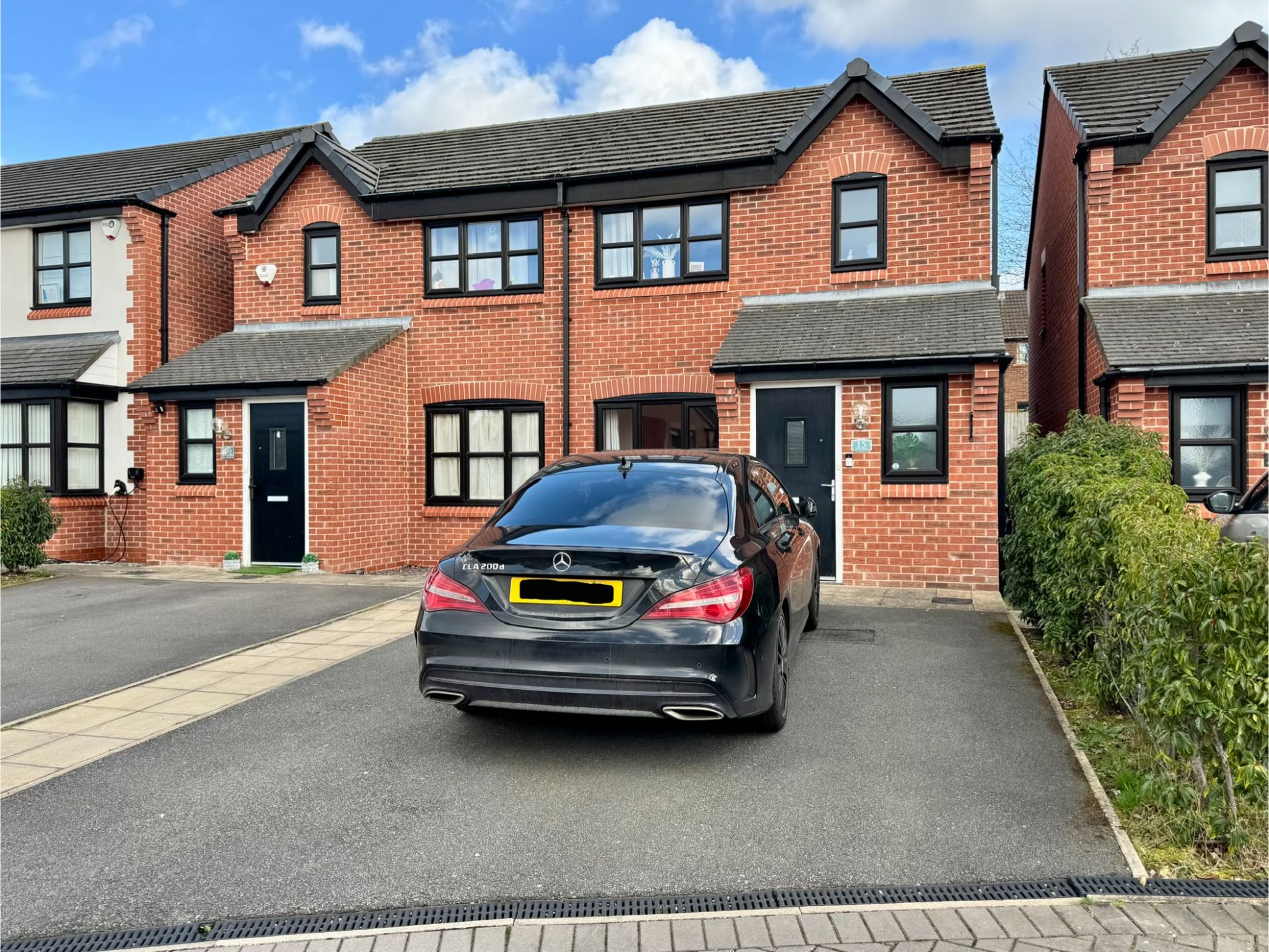 3 Bed Semi-detached House For Sale - Photograph 1