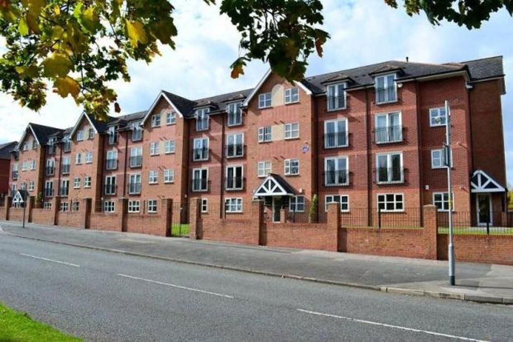 2 Bed Apartment Flat/apartment For Sale - Photograph 1