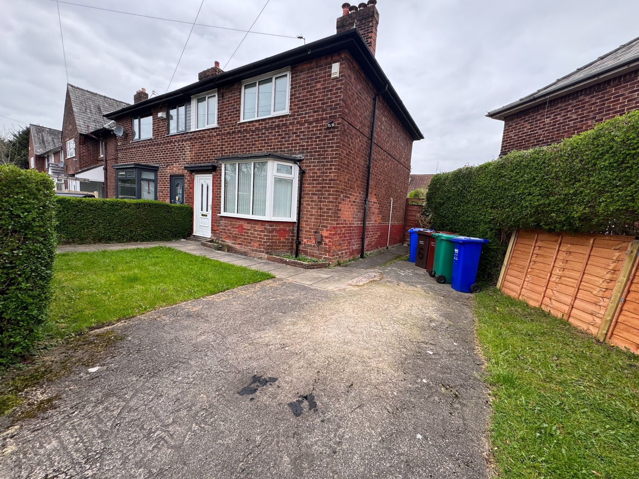 3 Bed Semi-detached House For Sale - Photograph 1