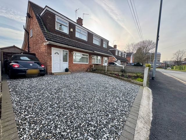3 Bed Semi-detached House For Sale - Photograph 1