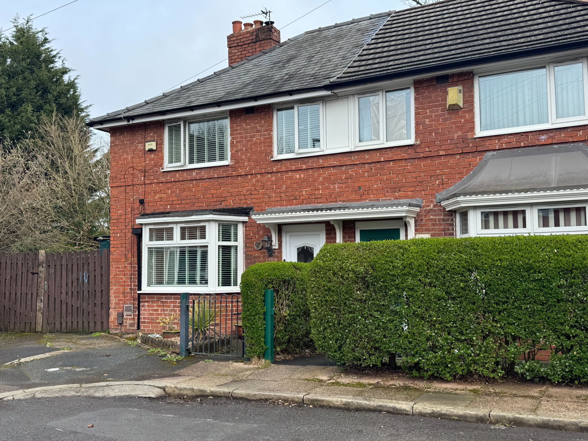 3 Bed Semi-detached House For Sale - Photograph 1
