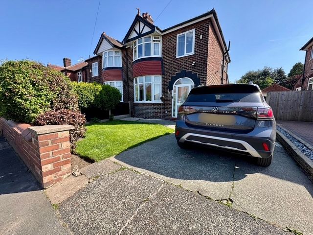 3 Bed Semi-detached House For Sale - Photograph 1