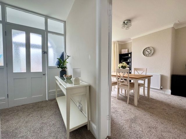 3 Bed Semi-detached House For Sale - Photograph 15