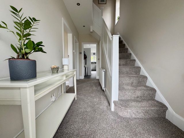 3 Bed Semi-detached House For Sale - Photograph 16