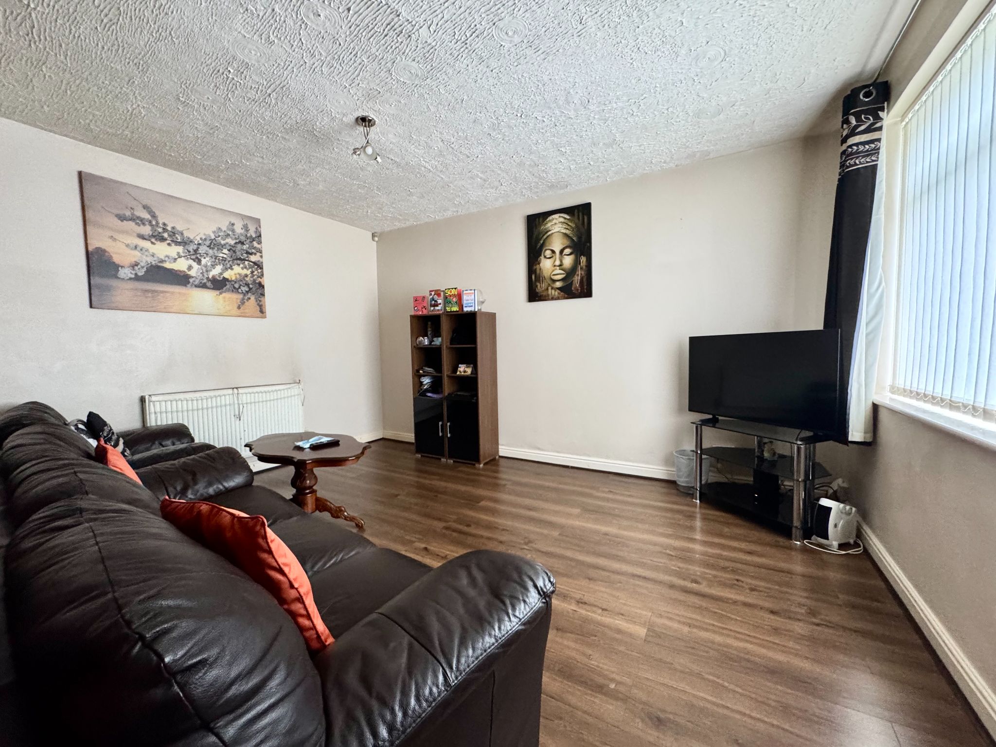 3 Bed End Terraced House For Sale - Photograph 2