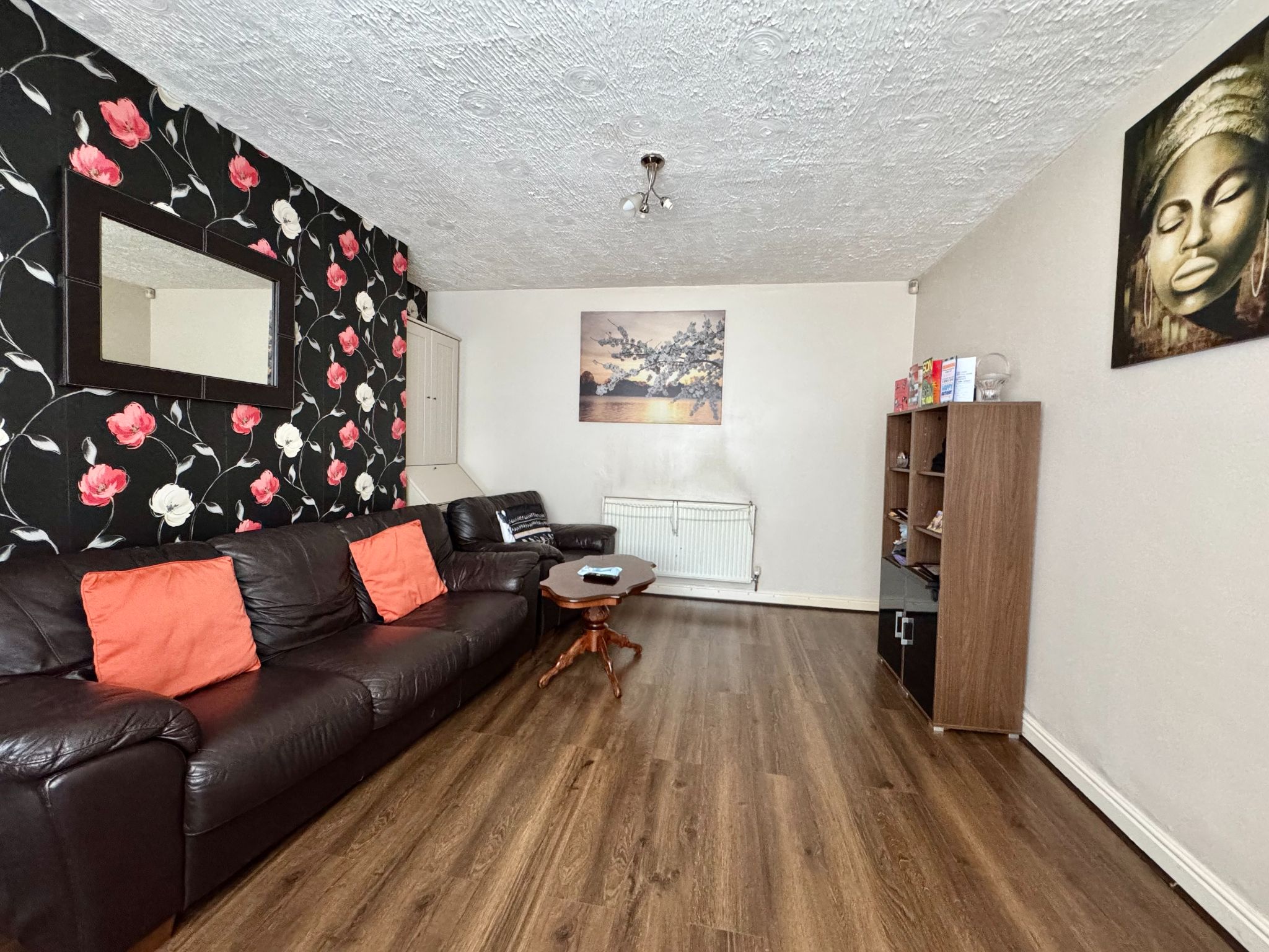 3 Bed End Terraced House For Sale - Photograph 3