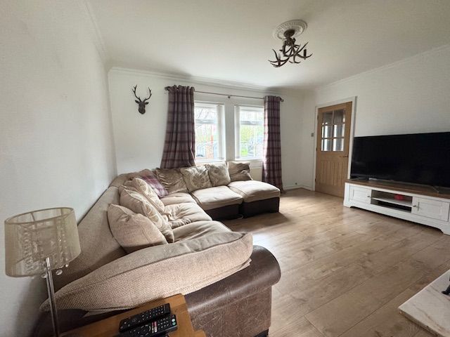 3 Bed Semi-detached House For Sale - Photograph 2