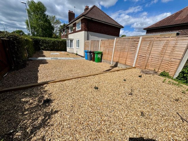 3 Bed Semi-detached House For Sale - Photograph 19