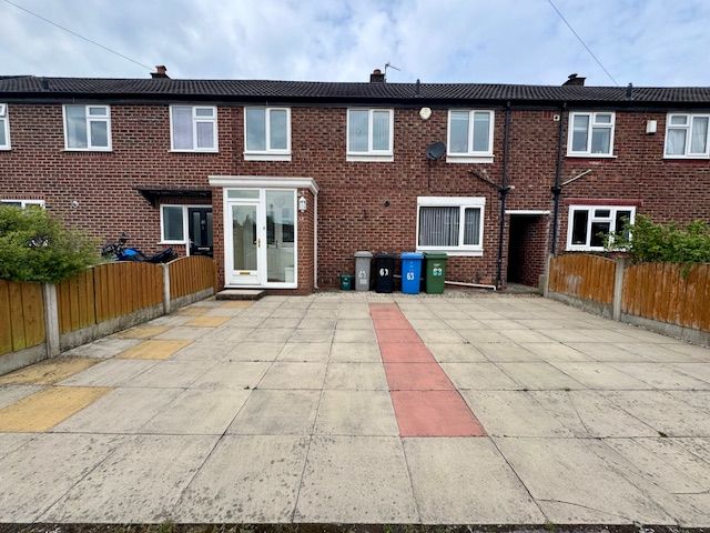 3 Bed Mid Terraced House For Sale - Photograph 26