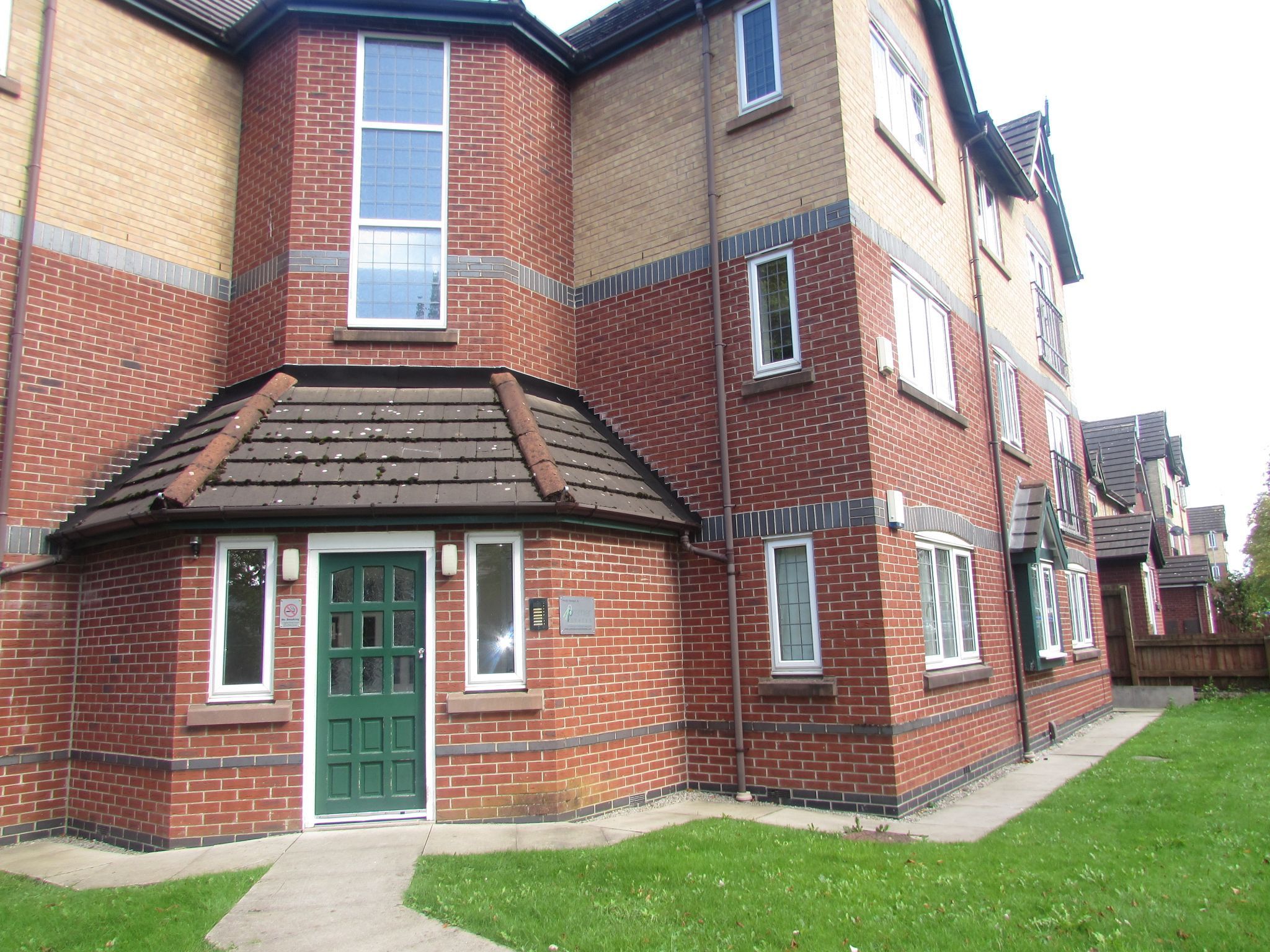 2 Bed Apartment Flat/apartment To Rent - Photograph 1