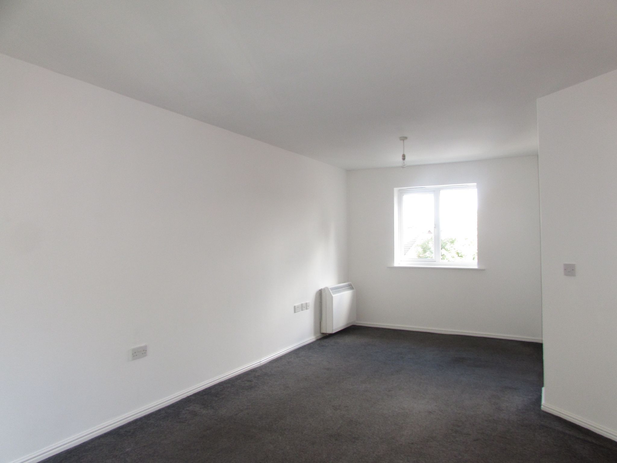 2 Bed Apartment Flat/apartment To Rent - Photograph 3