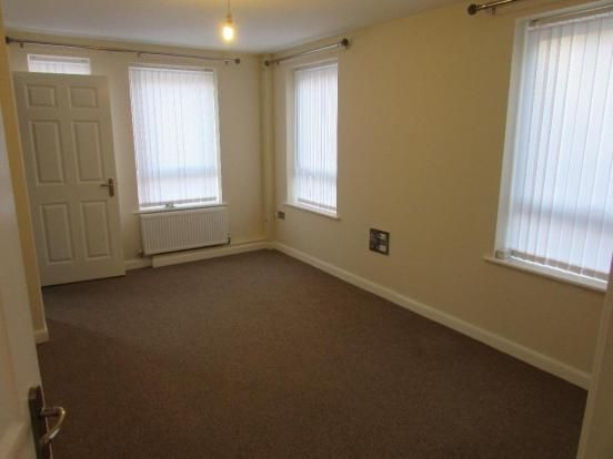 3 Bed Semi-detached House To Rent - Photograph 2