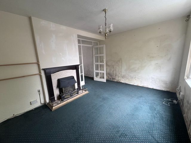 3 Bed Mid Terraced House For Sale - Photograph 8