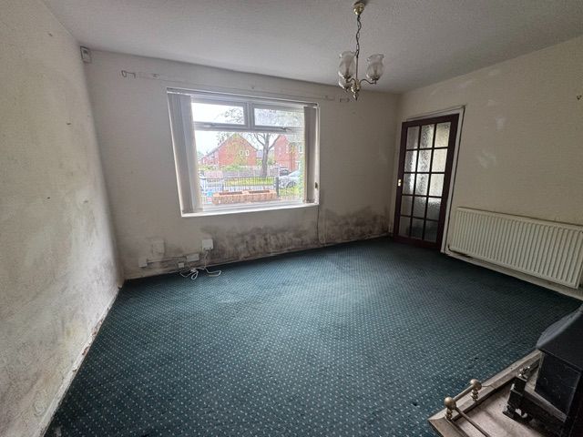 3 Bed Mid Terraced House For Sale - Photograph 9