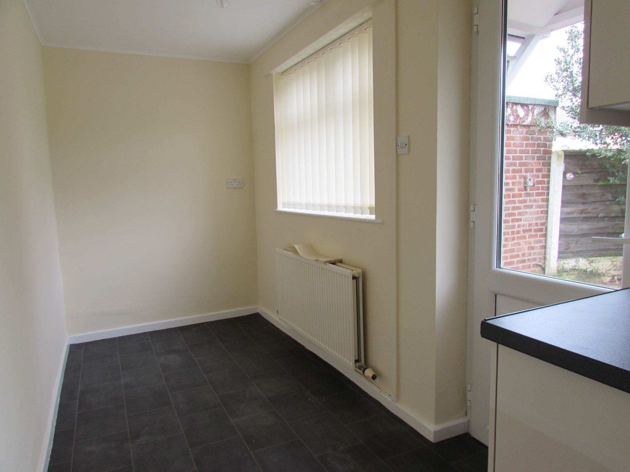 2 Bed End Terraced House To Rent - Photograph 10