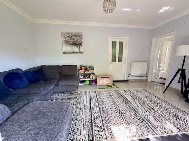 2 Bed Ground Floor Flat/apartment For Sale - Photograph 10