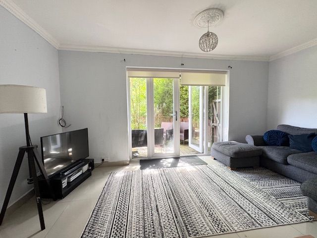 2 Bed Ground Floor Flat/apartment For Sale - Photograph 9