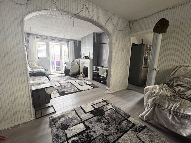 3 Bed Semi-detached House For Sale - Photograph 13