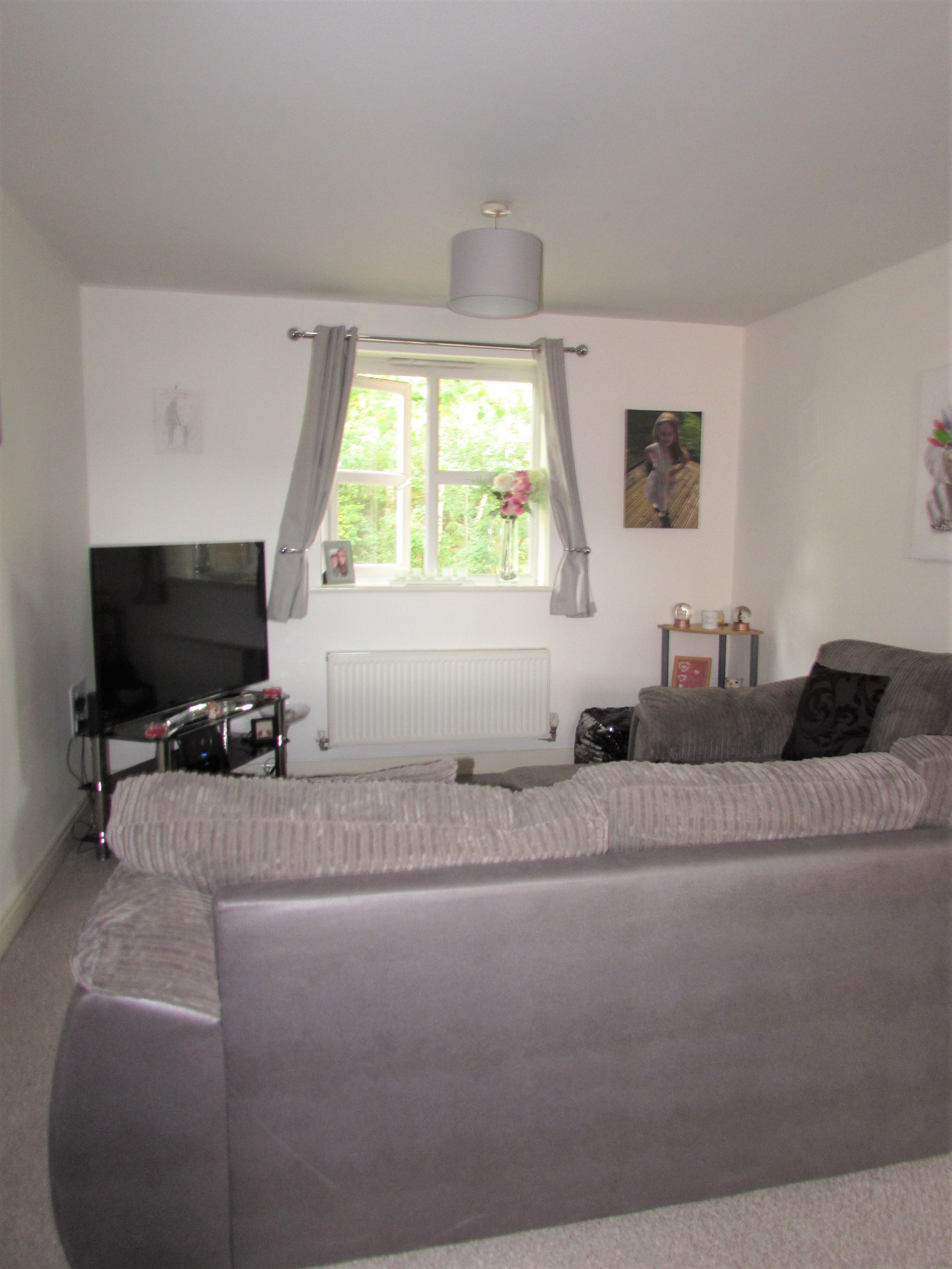 2 Bed Apartment Flat/apartment For Sale - Photograph 2