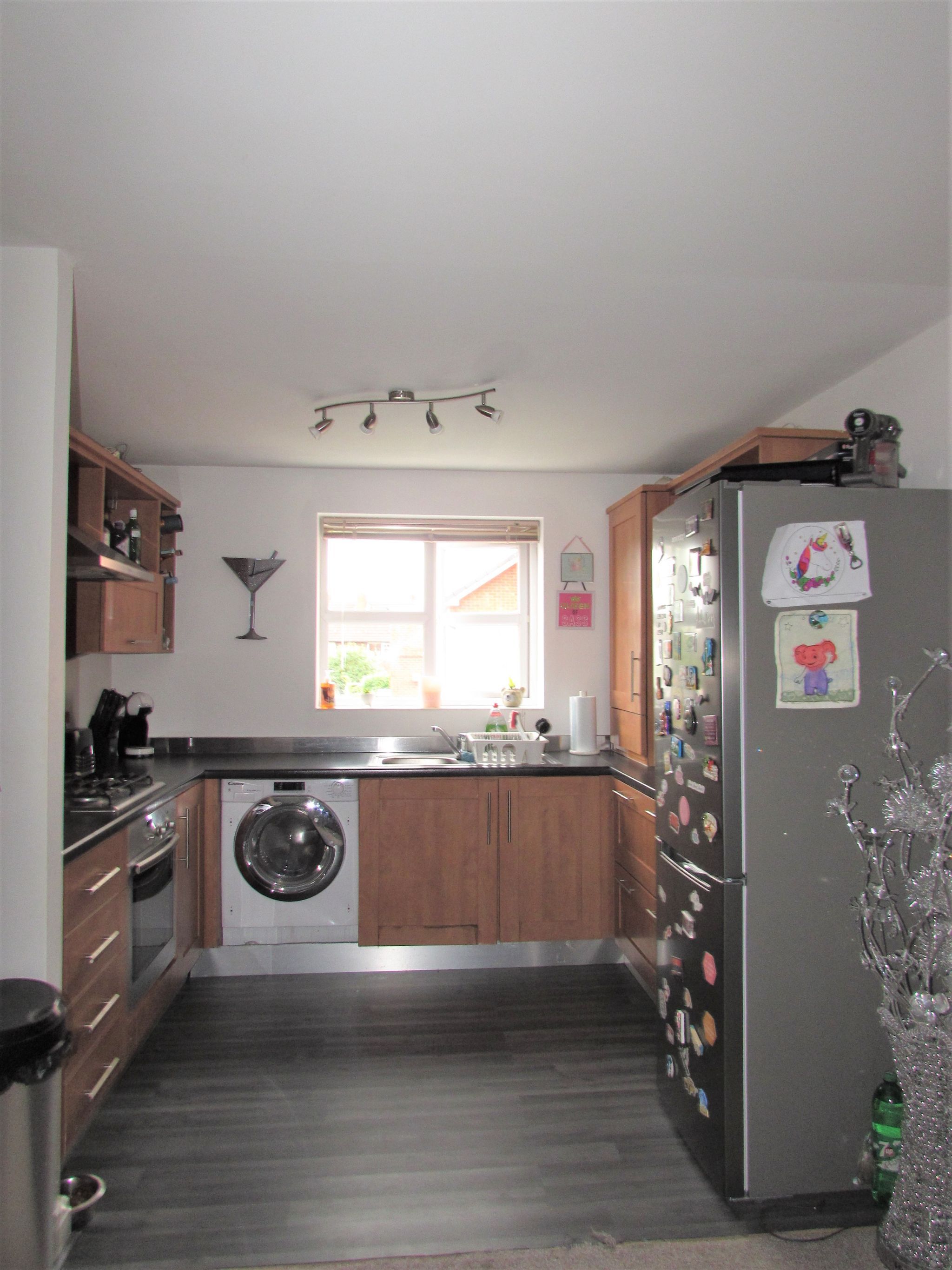 2 Bed Apartment Flat/apartment For Sale - Photograph 4