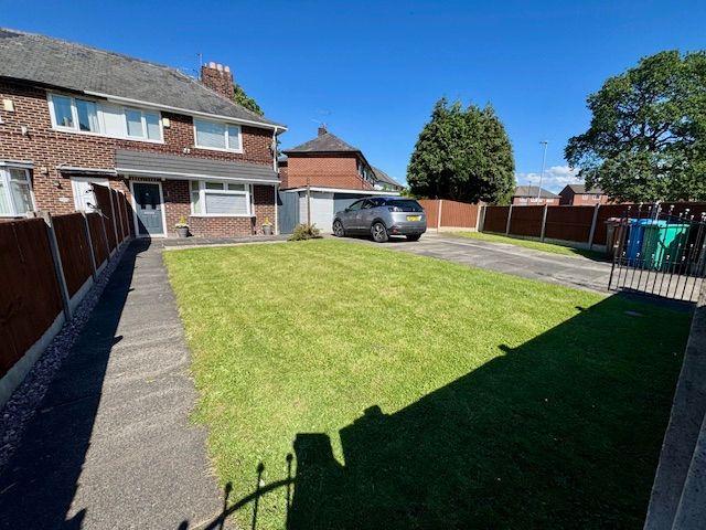 3 Bed Semi-detached House For Sale - Photograph 1