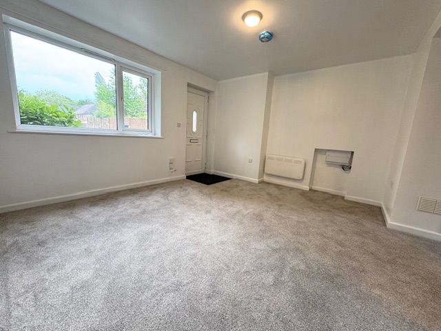 2 Bed Ground Floor Flat/apartment For Sale - Photograph 8