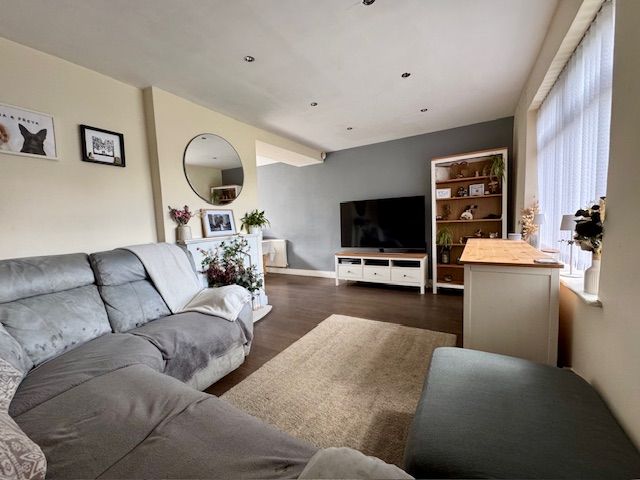 3 Bed Mid Terraced House For Sale - Photograph 8