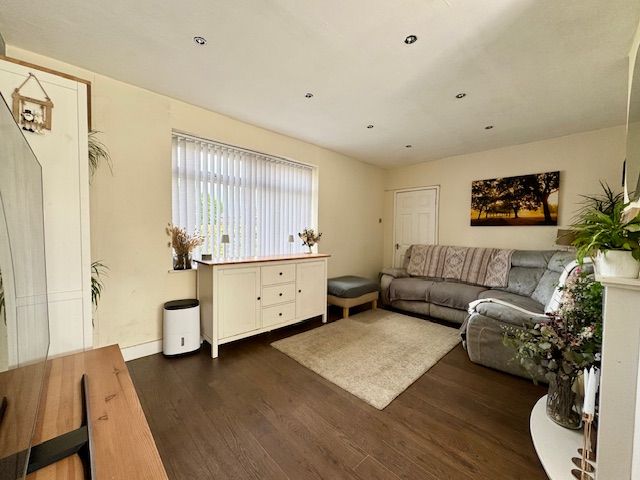 3 Bed Mid Terraced House For Sale - Photograph 11