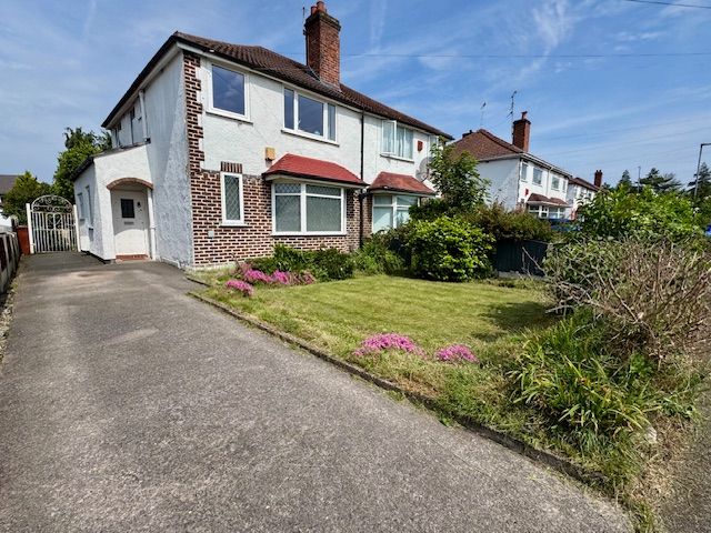 3 Bed Semi-detached House For Sale - Photograph 1