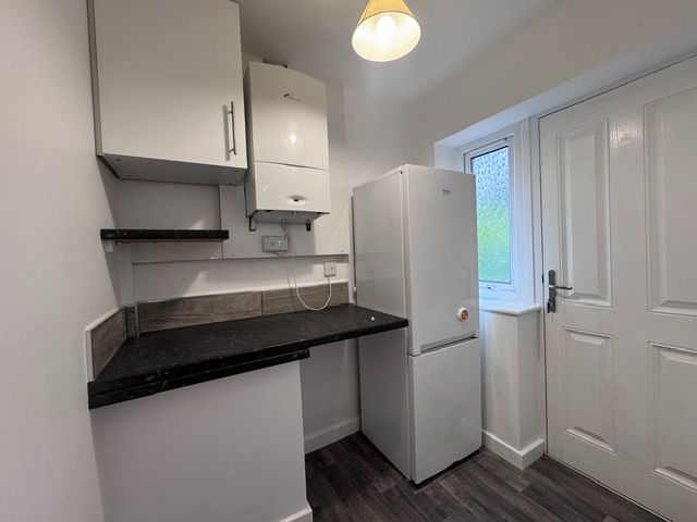 2 Bed Apartment Flat/apartment To Rent - Photograph 10